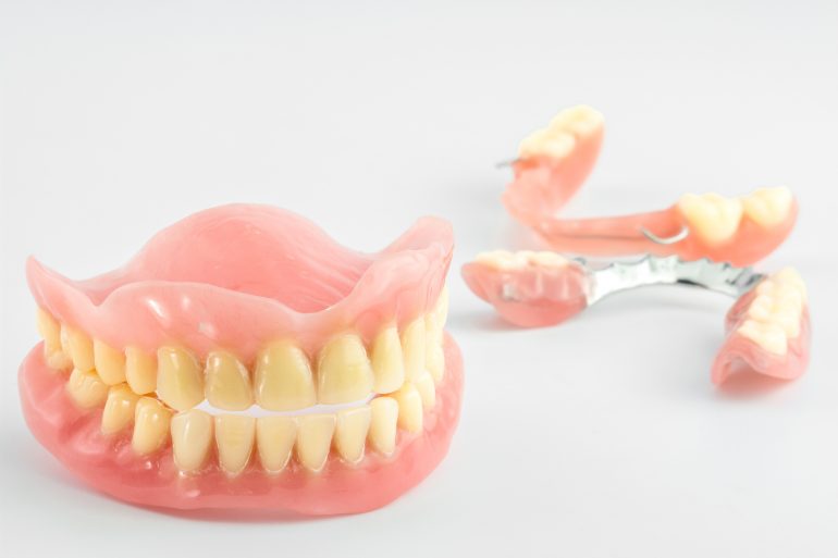 入れ歯・義歯治療について